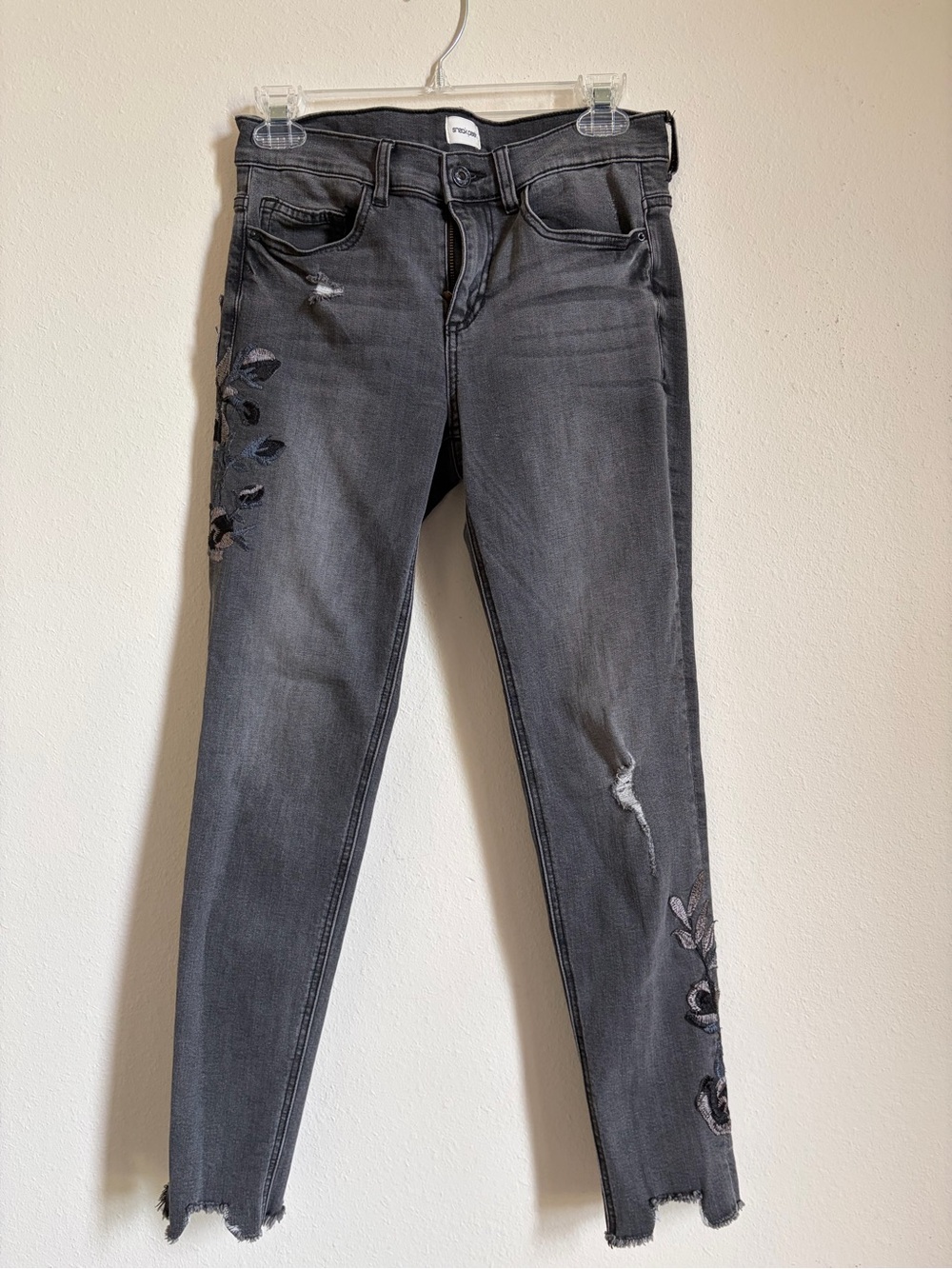 Floral Embroidered Skinny Jeans | black washed denim